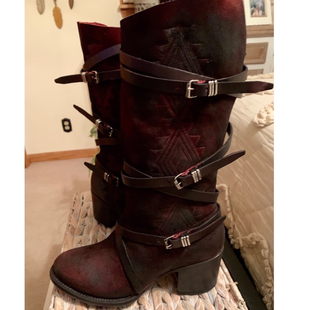 FREEBIRD COLIN BURGUNDY AZTEC EMBROIDERY BOOTS 8